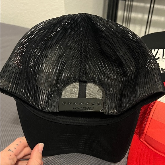 Trucker/Mesh hat bundle - Picture 3 of 13